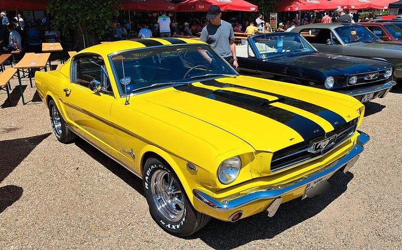 Gelb Gebraucht 1965 Ford Mustang Fastback Coupé | 62.990 € - Bild 1/4