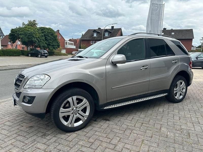 Second-hand Mercedes ML320 224 CP (164 kW) 2009 Argintiu SUV