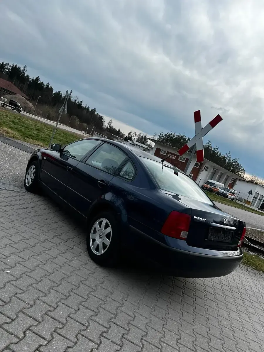 Gebraucht VW Passat 101 PS (74 kW) 2000 Blau Limousine