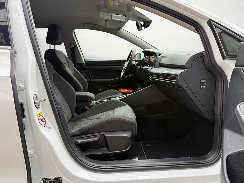 Gebraucht VW Golf VII 54 PS (39 kW) 2021 Weiss Kleinwagen