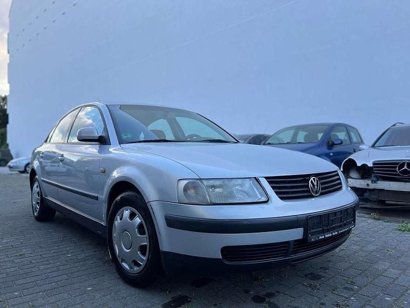 Gebraucht VW Passat Trendline 90 PS (66 kW) 1998 Silber Limousine