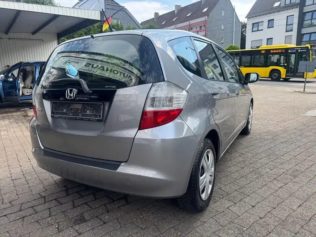 Gebraucht Honda Jazz Trend 90 PS (66 kW) 2010 Silber Kleinwagen