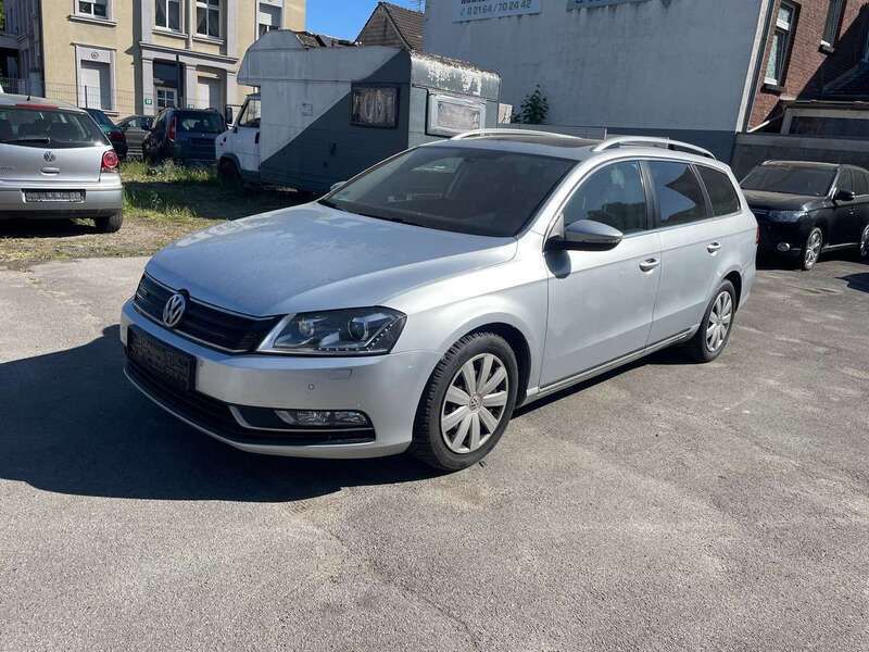 Reflexsilber metallic Gebraucht 2014 VW Passat Trendline Kombi | 4.990 € (Superpreis) - Bild 1/4