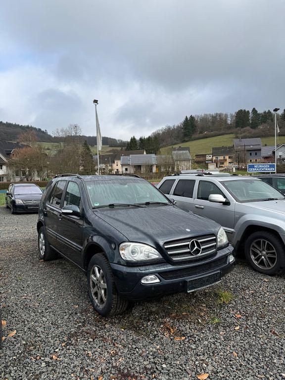 Gebraucht Mercedes ML270 163 PS (119 kW) 2004 Schwarz SUV