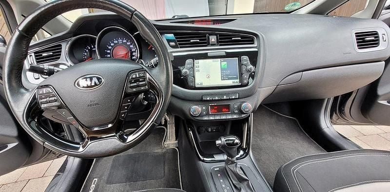 Gebraucht Kia Ceed Spirit 136 PS (100 kW) 2016 Schwarz Kleinwagen