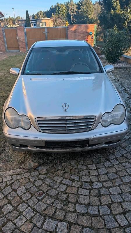 Silber Gebraucht 2003 Mercedes 190 Limousine | 1.000 € - Bild 1/4