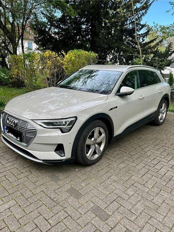 Beige Gebraucht 2021 Audi e-tron Advanced SUV | 35.000 € (Fairer Preis) - Bild 1/4