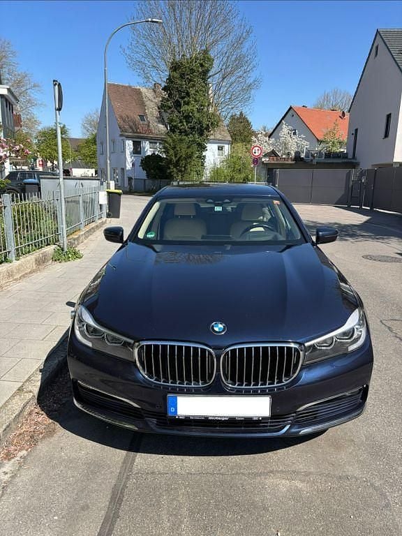 Second-hand BMW 730 265 CP (194 kW) 2016 Albastru Berlinǎ