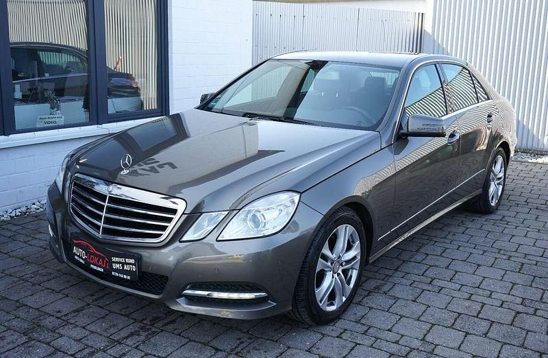 Grau Gebraucht 2012 Mercedes E250 Avantgarde Limousine | 14.990 € (Fairer Preis) - Bild 1/4