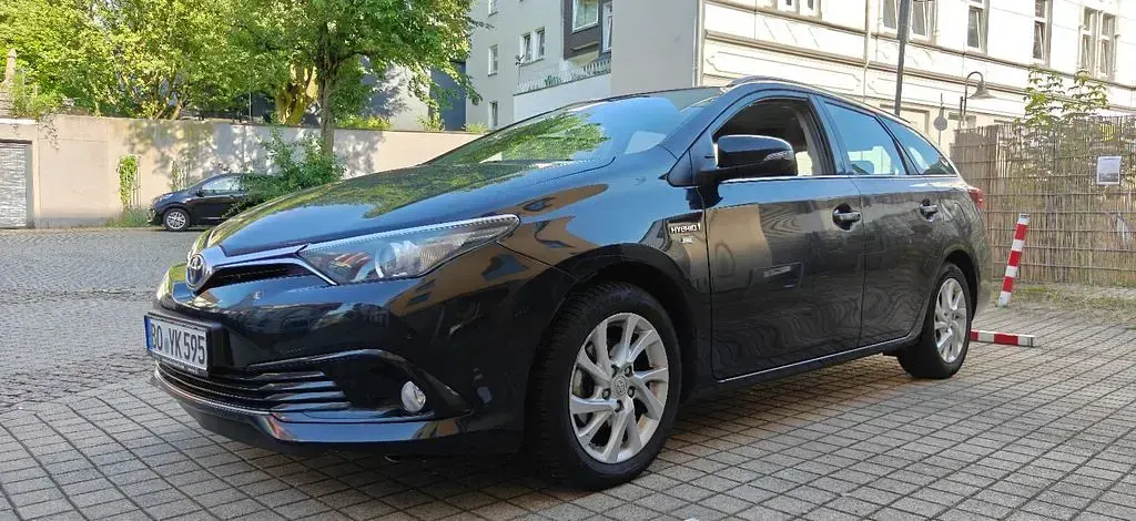 Gebraucht Toyota Auris Hybrid 99 PS (72 kW) 2019 Schwarz Limousine