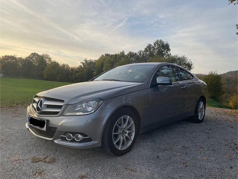 Grau Gebraucht 2011 Mercedes C180 Coupé | 8.999 € (Guter Preis) - Bild 1/4