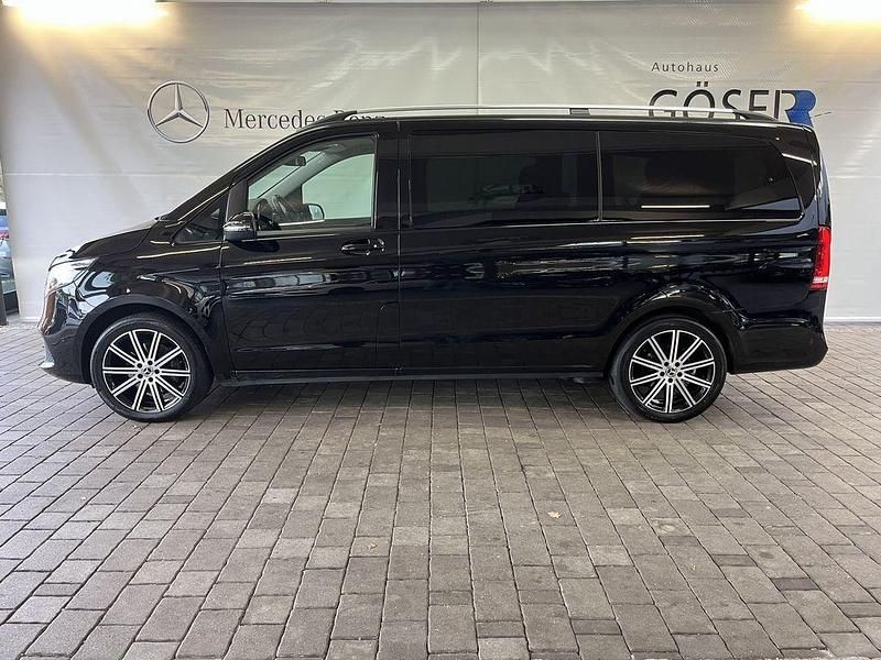 Schwarz Gebraucht 2019 Mercedes V250 Edition Van / Kleinbus | 42.990 € (Fairer Preis) - Bild 1/4
