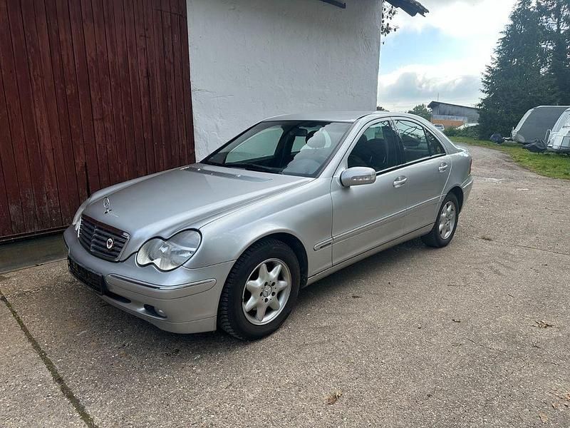 Silber Gebraucht 2001 Mercedes C200 Elegance Limousine | 3.999 € (Fairer Preis) - Bild 1/4