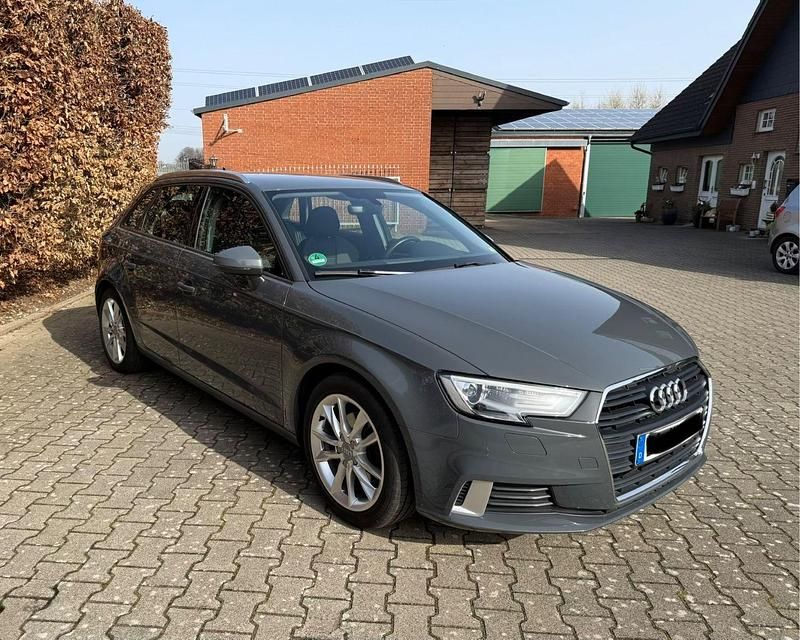 Gebraucht Audi A3 116 PS (85 kW) 2019 Grau Limousine