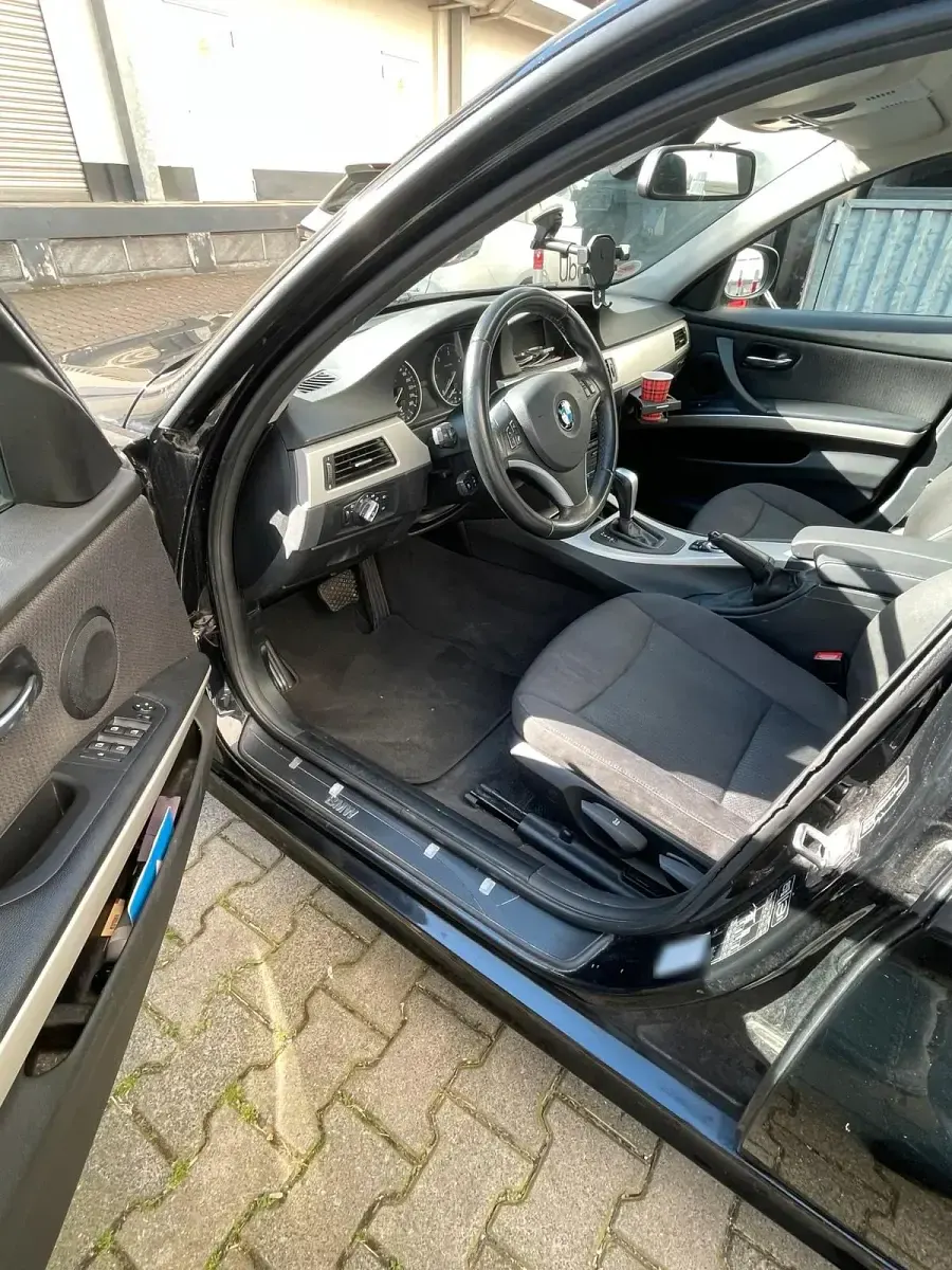 Second-hand BMW 320 184 CP (135 kW) 2011 Negru Break