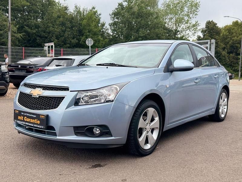 Blau Gebraucht 2010 Chevrolet Cruze Limousine | 9.390 € - Bild 1/4