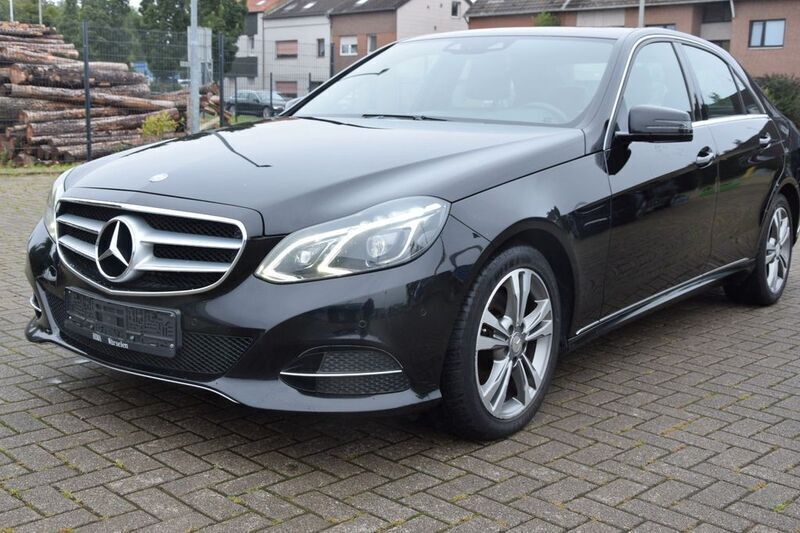 Schwarz Gebraucht 2013 Mercedes E350 Limousine | 18.999 € (Guter Preis) - Bild 1/4