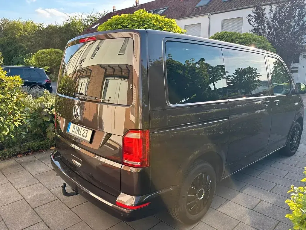 Gebraucht VW Caravelle 204 PS (150 kW) 2019 Braun Van