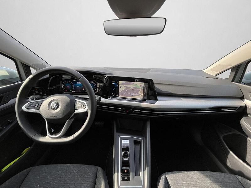 Gebraucht VW Golf VII 150 PS (110 kW) 2021 Reflexsilber metallic (metallic) Kleinwagen