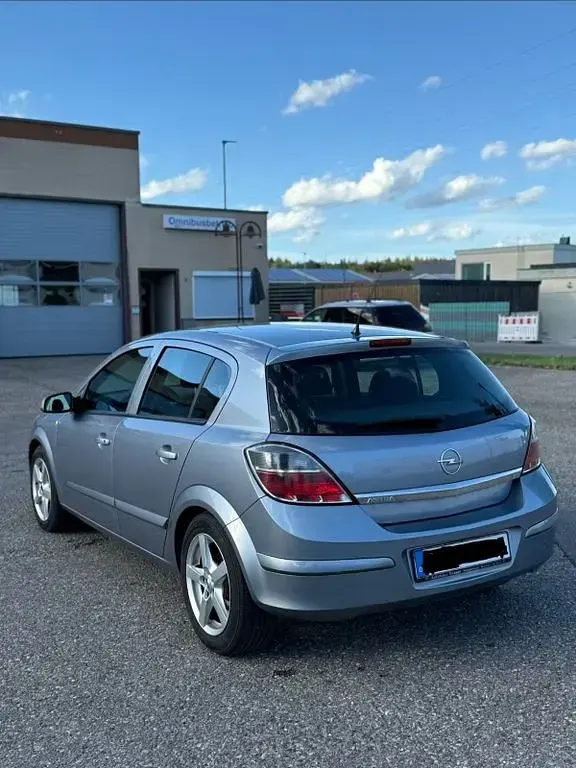 Gebraucht Opel Astra 116 PS (85 kW) 2008 Blau Limousine