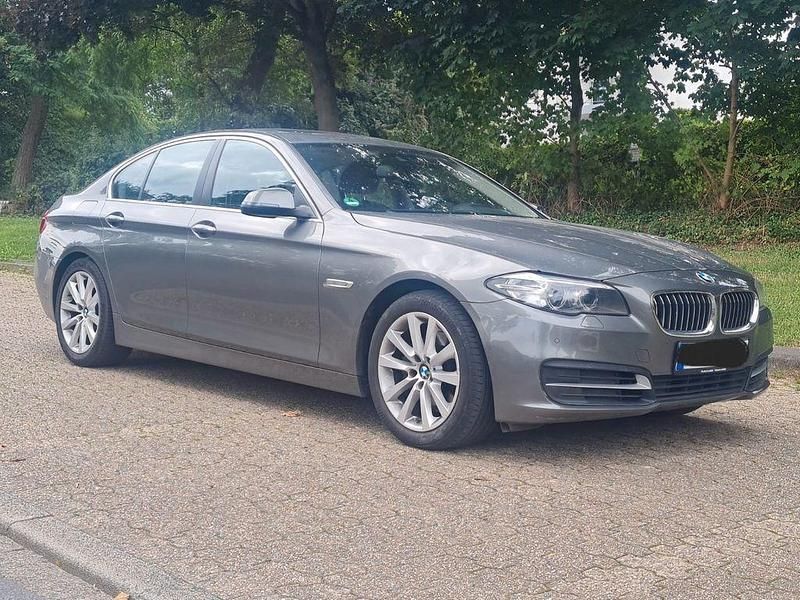 Grau Gebraucht 2014 BMW 520 Luxury Line Limousine | 14.000 € (Guter Preis) - Bild 1/4