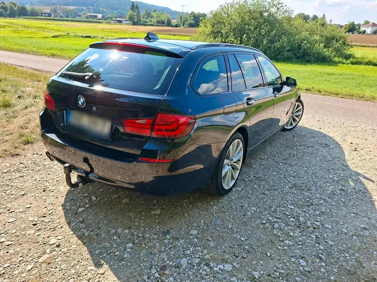 Gebraucht BMW 520 184 PS (135 kW) 2011 Schwarz Kombi