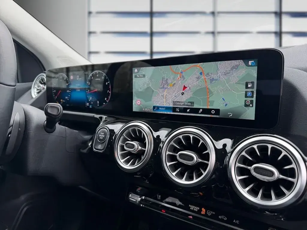 Gebraucht Mercedes GLA200 Progressive 163 PS (119 kW) 2020 Weiß SUV