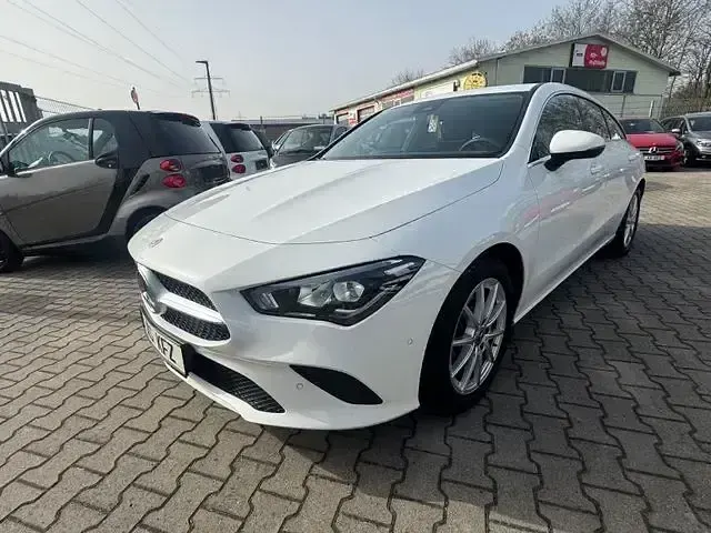 Gebraucht Mercedes CLA200 Shooting Brake 150 PS (110 kW) 2023 Weiß Kombi