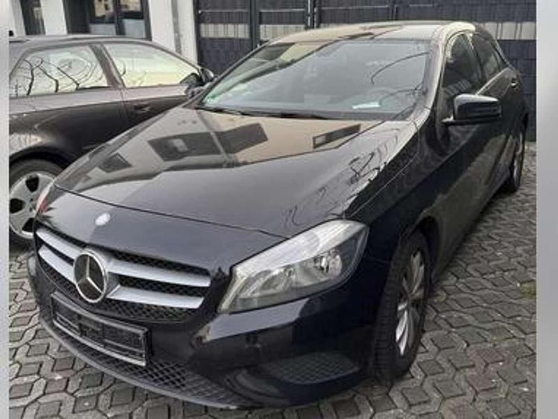 Gebraucht Mercedes 180 109 PS (80 kW) 2013 Schwarz Limousine