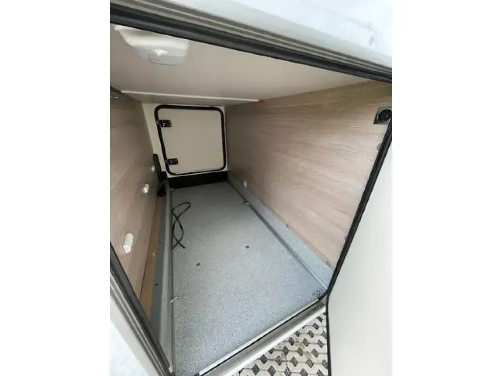 Gebraucht Buerstner Lineo 177 PS (130 kW) 2025 Weiss Van