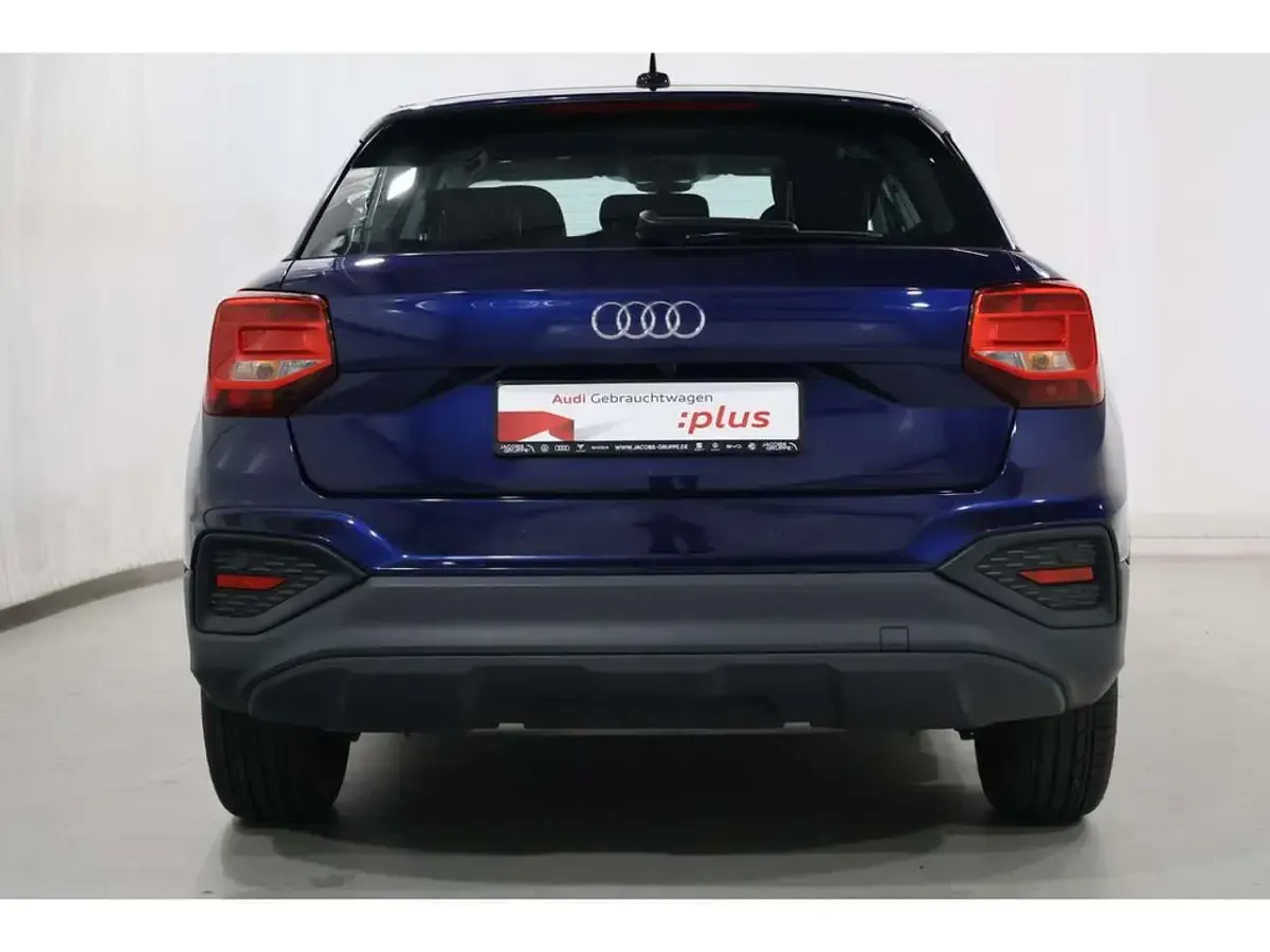 Gebraucht Audi Q2 Comfort 150 PS (110 kW) 2023 Navarrablau metallic SUV