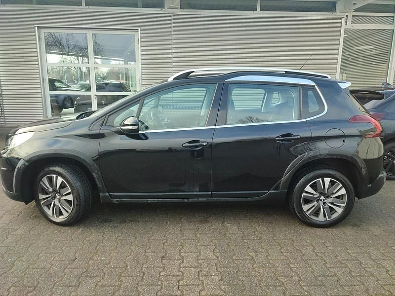 Gebraucht Peugeot 2008 131 PS (96 kW) 2019 Lackierung schwarz perla nera/metalliclackierung mit schutzlack SUV