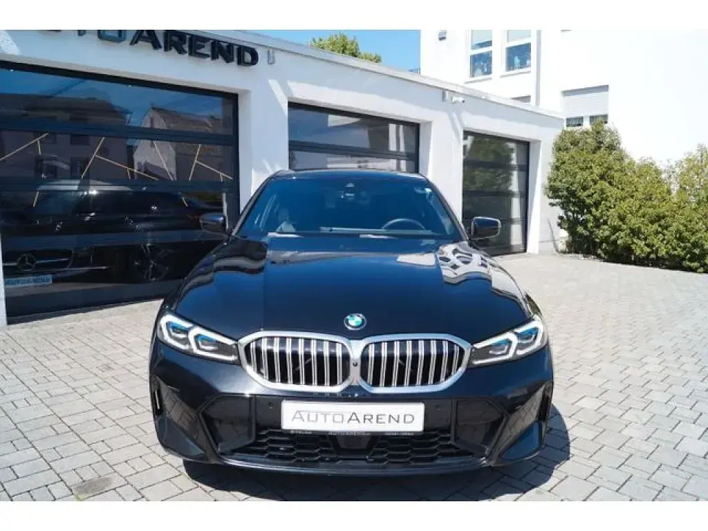 Gebraucht BMW 330e M Sport 292 PS (214 kW) 2025 Black sapphire metallic (metallic) Limousine