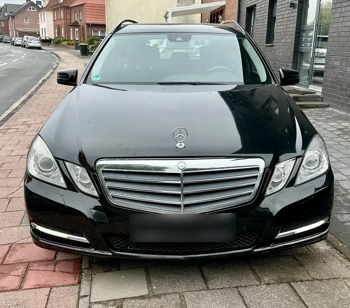 Gebraucht Mercedes E220 170 PS (125 kW) 2011 Schwarz Kombi