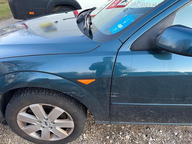 Gebraucht Ford Mondeo 130 PS (95 kW) 2004 Grün Kombi