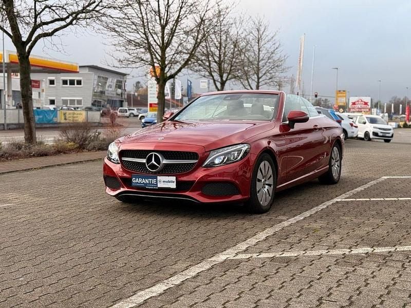 Gebraucht Mercedes C220 170 PS (125 kW) 2017 Hyazinthrot Cabrio