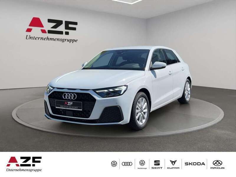 Weiß (gletscherweiß metallic) Neu 2025 Audi A1 Sportback Ambiente Kleinwagen | 31.731 € (Etwas zu teuer) - Bild 1/4