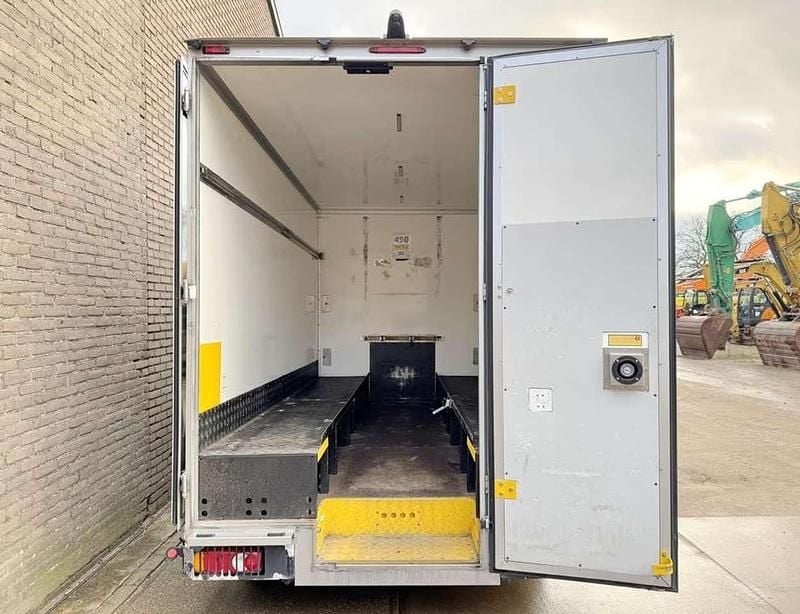 Second-hand Renault Master 150 CP (110 kW) 2021 Negru Monovolum