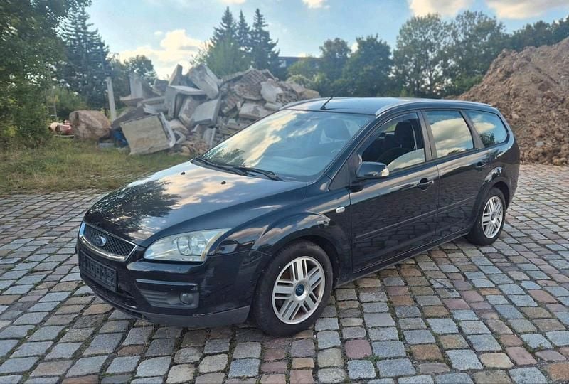 Schwarz Gebraucht 2007 Ford Focus Ghia Kombi | 695 € (Superpreis) - Bild 1/4
