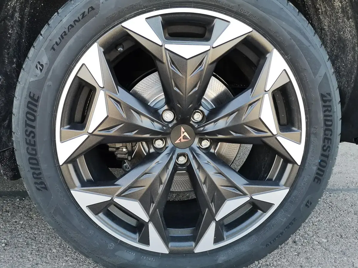 Neu Cupra Terramar VZ 325 PS (239 kW) 2026 Timanfaya grau metallic SUV