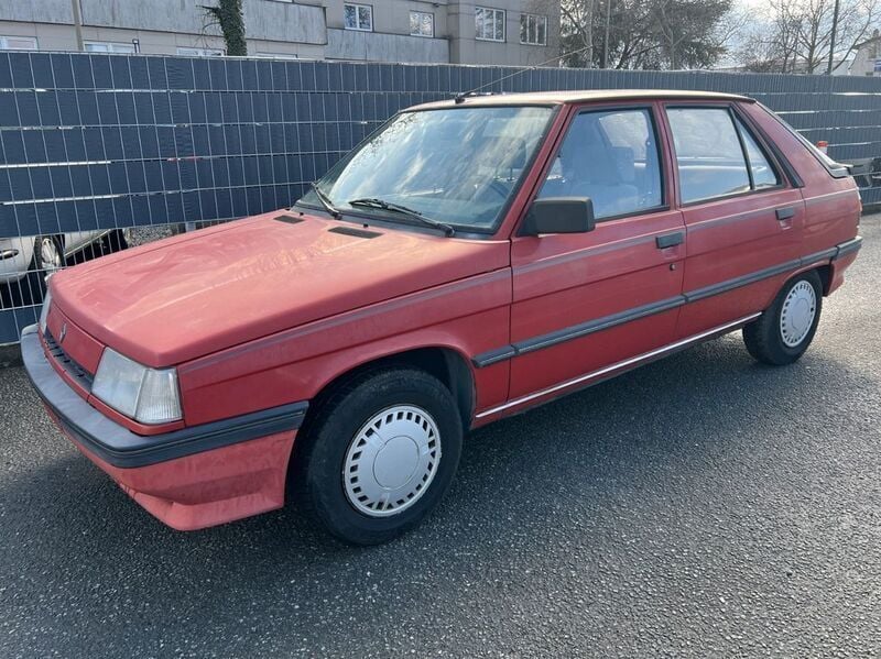 Rot Gebraucht 1988 Renault R11 Limousine | 999 € - Bild 1/4