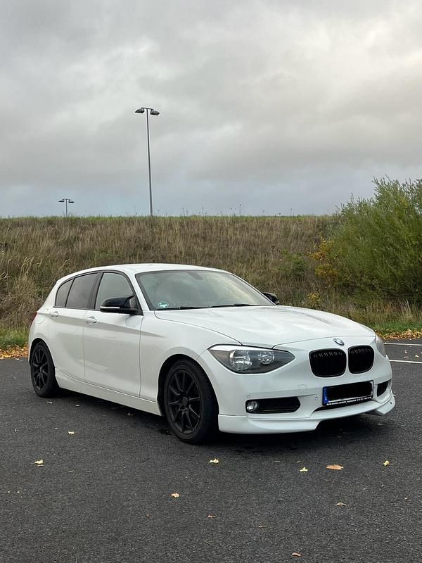 Weiß Gebraucht 2015 BMW 116 Kleinwagen | 7.500 € (Teuer) - Bild 1/4