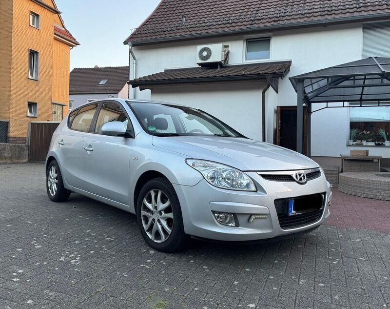 Silber Gebraucht 2007 Hyundai i30 Style Limousine | 2.999 € (Superpreis) - Bild 1/4