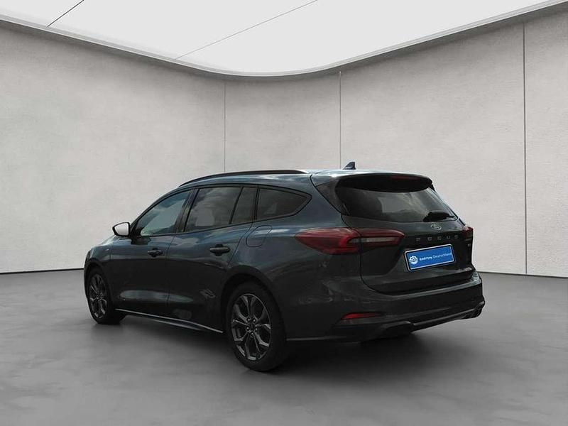 Gebraucht Ford Focus ST-Line X 125 PS (91 kW) 2023 Chrome blue metallic Kombi