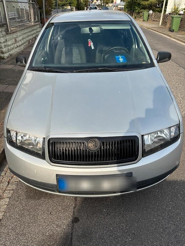 Grau Gebraucht 2004 Skoda Fabia Kleinwagen | 750 € (Superpreis) - Bild 1/4