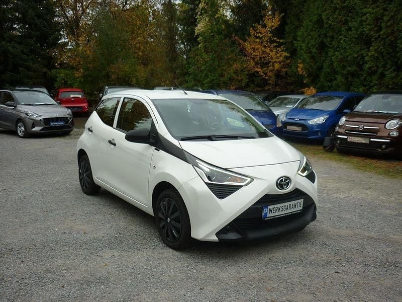 Solid white Gebraucht 2020 Toyota Aygo Kleinwagen | 8.990 € (Fairer Preis) - Bild 1/4