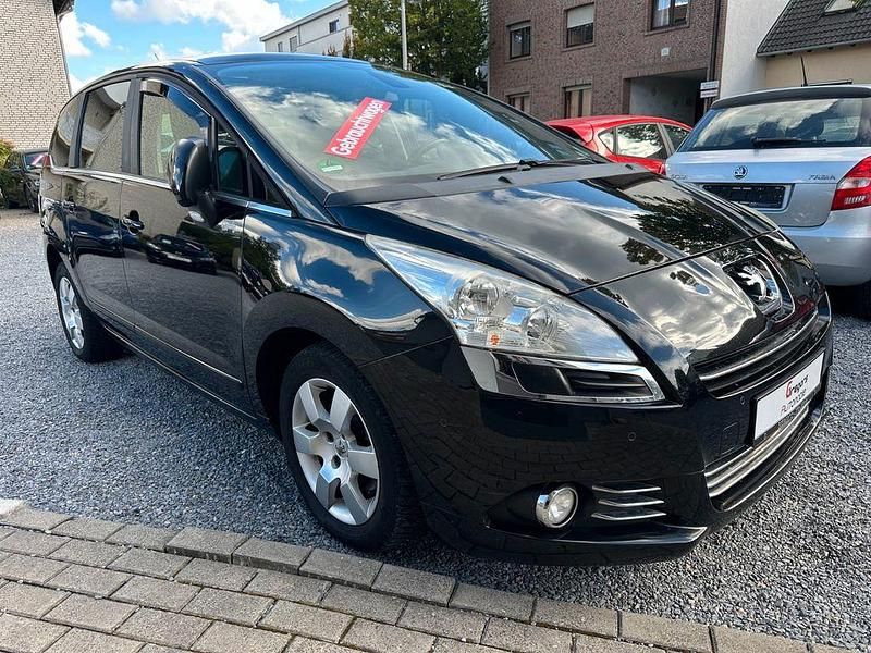 Schwarz Gebraucht 2012 Peugeot 5008 Family Van / Kleinbus | 3.950 € (Fairer Preis) - Bild 1/4