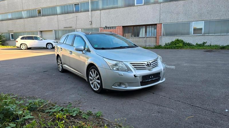 Grau Gebraucht 2011 Toyota Avensis Kombi | 5.000 € (Guter Preis) - Bild 1/4