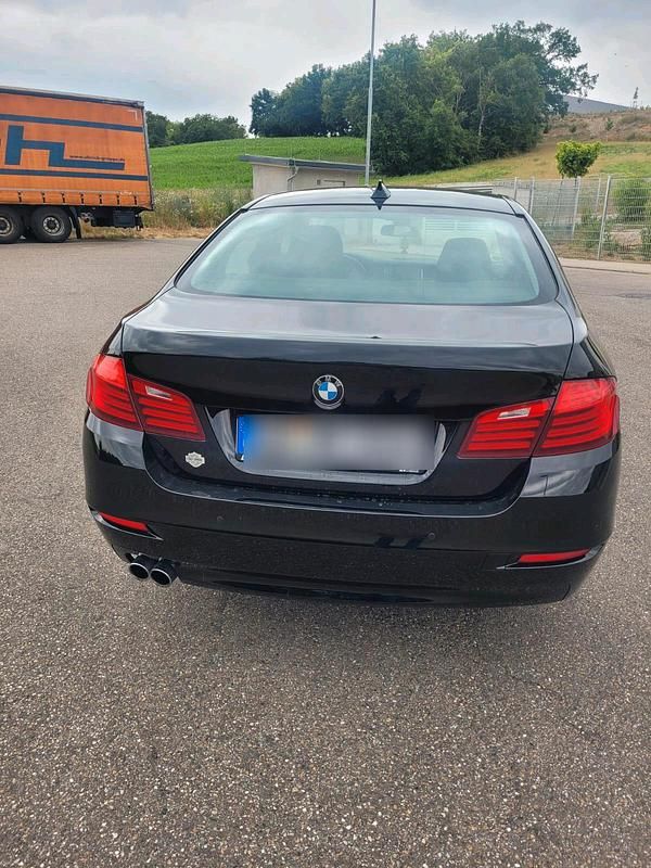 Schwarz Gebraucht 2014 BMW 520 Limousine | 12.500 € (Superpreis) - Bild 1/4