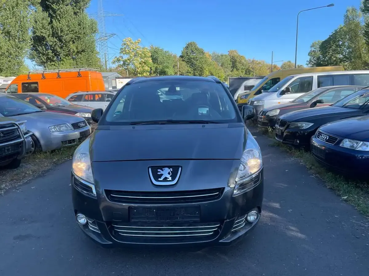 Gebraucht Peugeot 5008 Family 156 PS (114 kW) 2012 Grau Van / Kleinbus